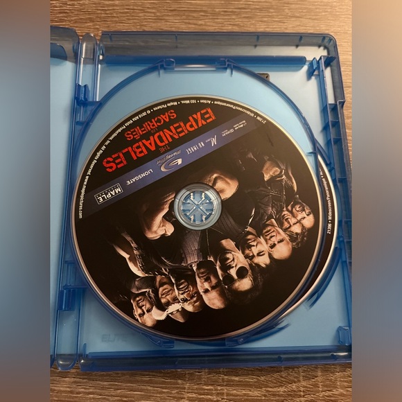 📀 3/$15 or 4/$20 📀 The Expendables Bluray - Picture 3 of 4